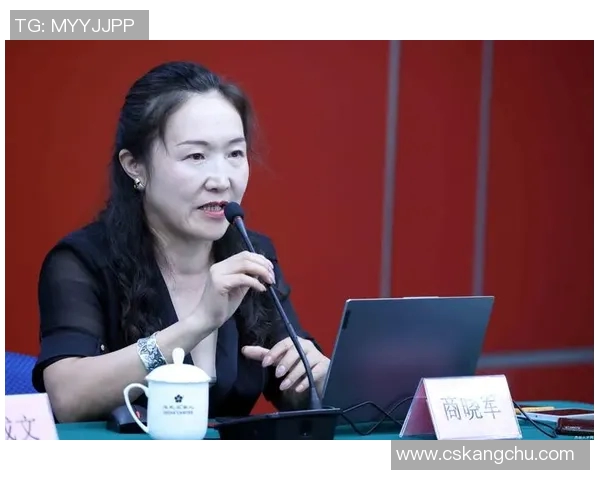 足球明星苏雅的个人简历与精彩照片展示全方位了解她的职业生涯与成就