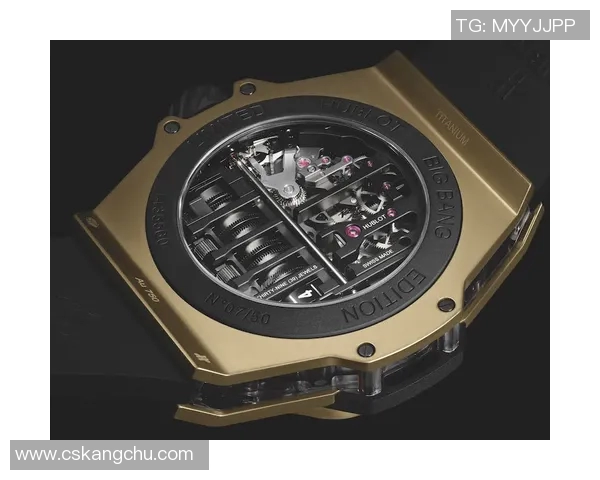 足球明星金属模型挂机创意设计展现运动魅力与艺术结合的完美之作