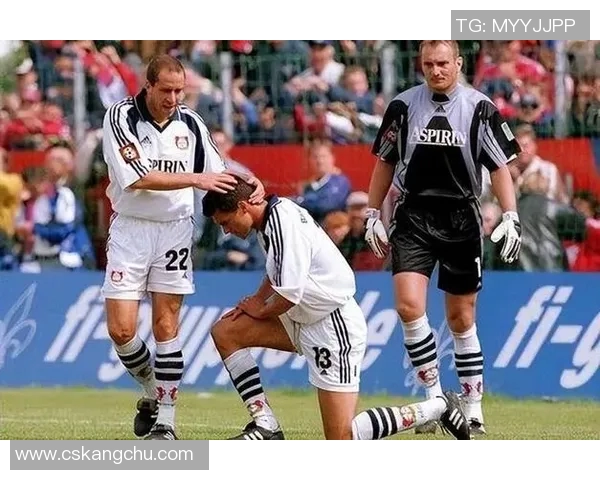 足球明星青春岁月的珍贵瞬间回顾与对比照片展示