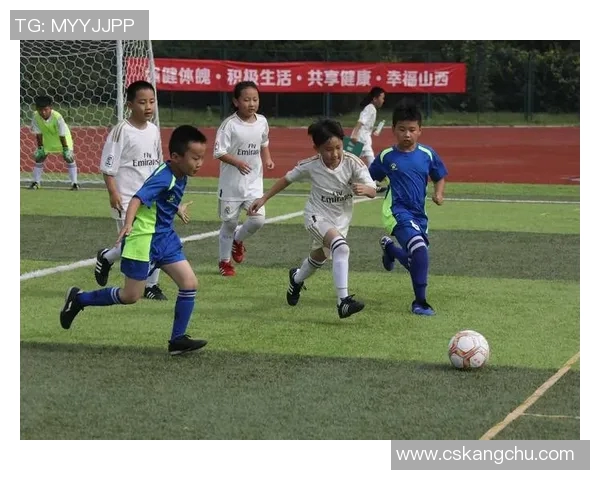 10月25日足球明星齐聚一堂展现精彩球技引发球迷热烈追捧